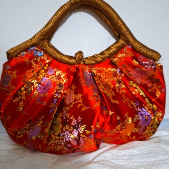 A Red Satin Japanese Style Women's Handbag Oriental Floral Motif Kimono Clutch - Picture 1 of 8